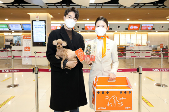 제주항공이 오는 12일부터 반려동물 운송 확대에 나선다. <제주항공 제공>